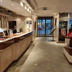 3* מלון Western Royal Centre